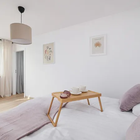 Adorable In The Centre Of By Renters