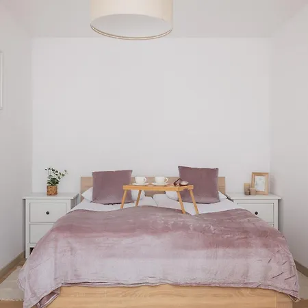 Lägenhet Adorable In The Centre Of By Renters